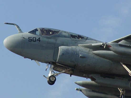 旧厚木第3航空隊 木製盾 米海軍厚木基地にオスプレイ1機が飛来 沖縄の海兵隊機、定期